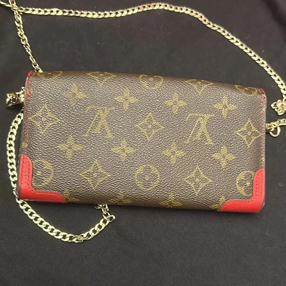 Louis Vuitton - Picture 4 of 13